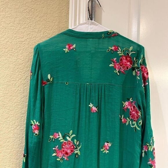 Fig and Flower embroidered green flowered‎ long sleeve top in medium - Picture 5 of 11